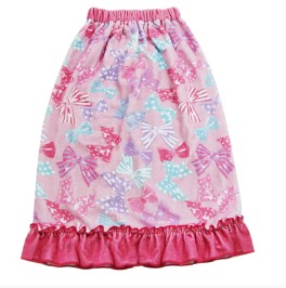 An dtugann BathSkirt gnéithe uiscedhíonach agus taise-dhíonach?