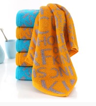 Conas tuáillí aghaidh a úsáid le haghaidh cúram craicinn?